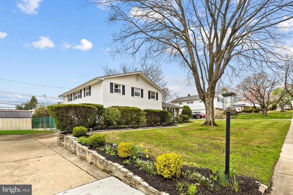 124 Delia Lane, Philadelphia, PA 19115 Main Photo