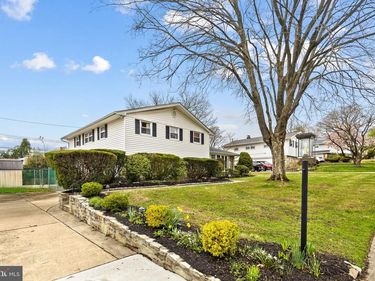 124 DELIA LANE, PHILADELPHIA, PA 19115