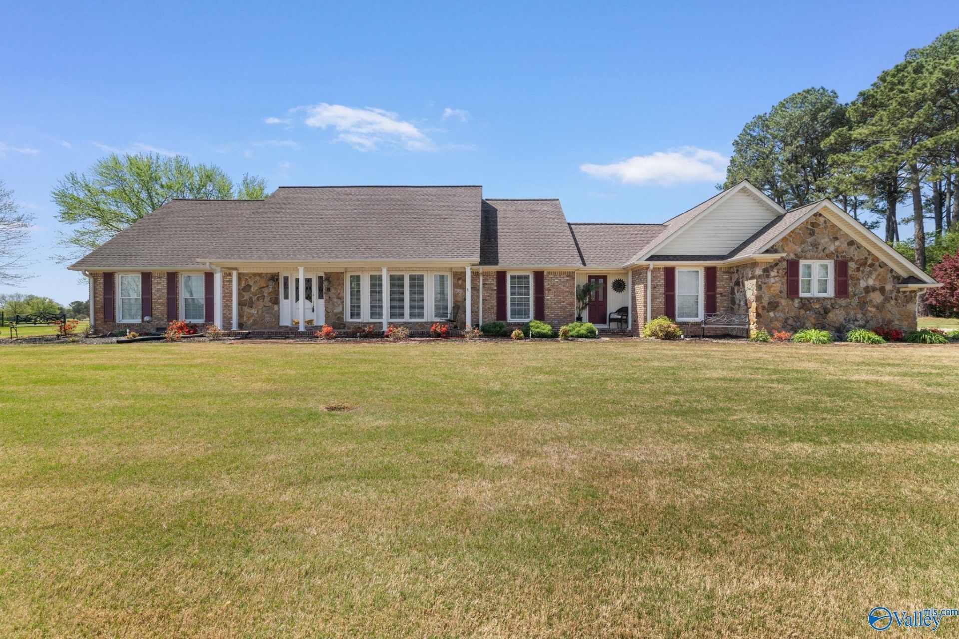 112 Hickory Drive, Muscle Shoals, AL 35661 Main Photo