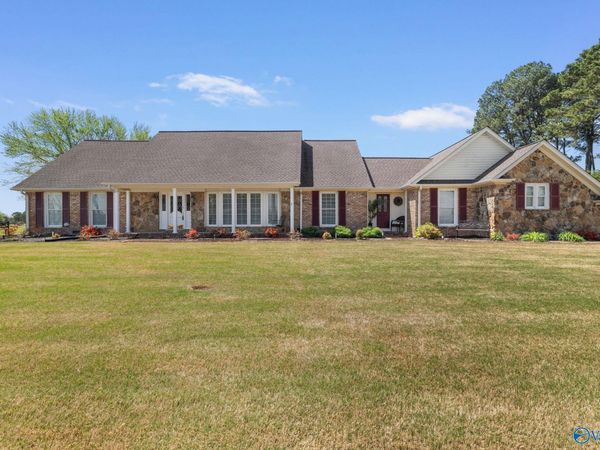 112 Hickory Drive, Muscle Shoals, AL 35661
