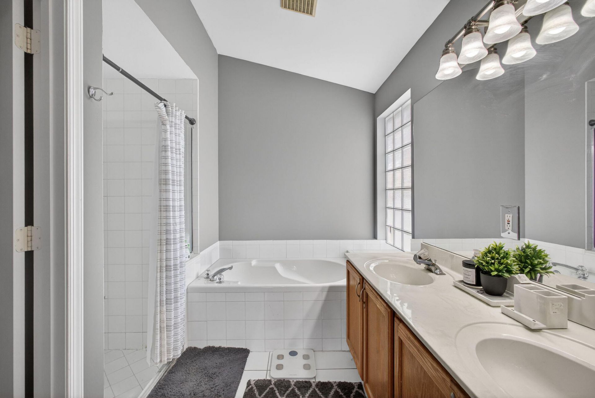 2050 Normandy Circle, West Palm Beach, FL 33409 Photo