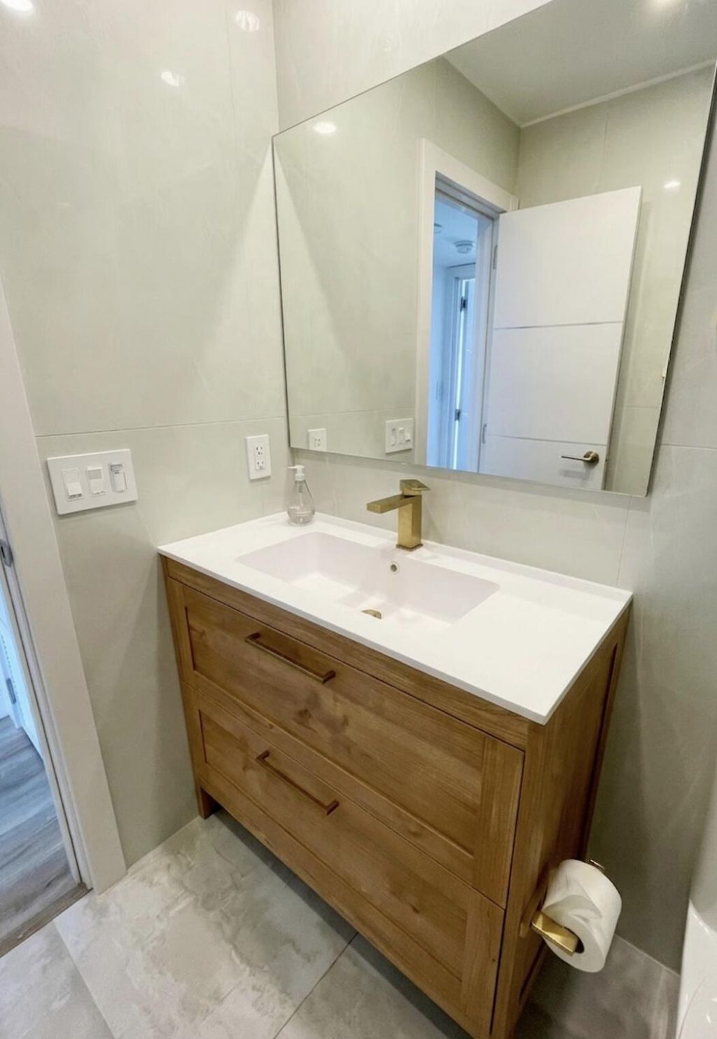 95 N Birch Road, Unit 605, Fort Lauderdale, FL 33304 Photo