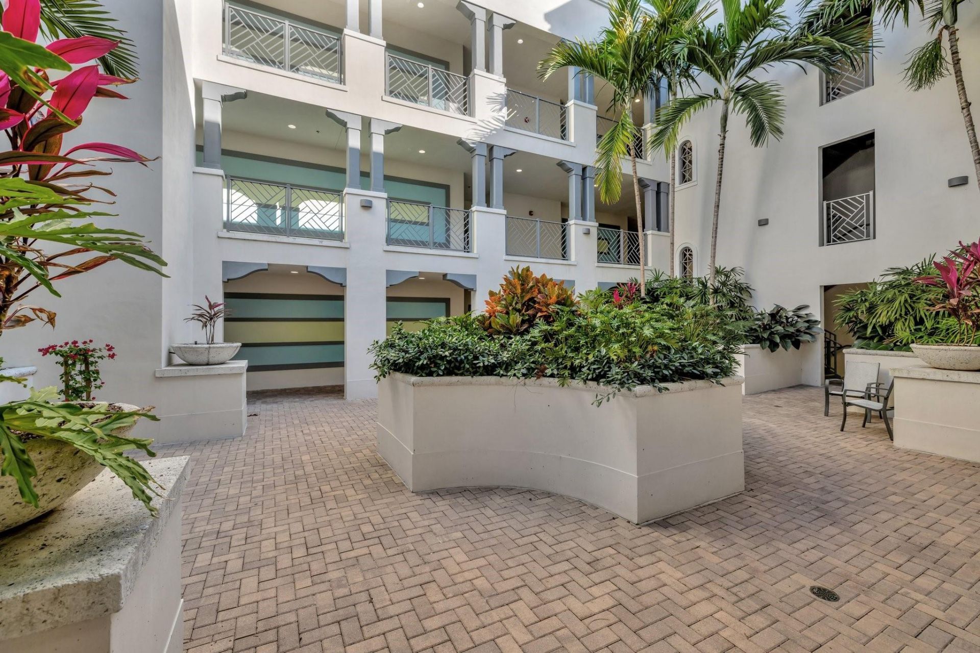 4511 El Mar Drive, Unit 210, Lauderdale by the Sea, FL 33308 Photo