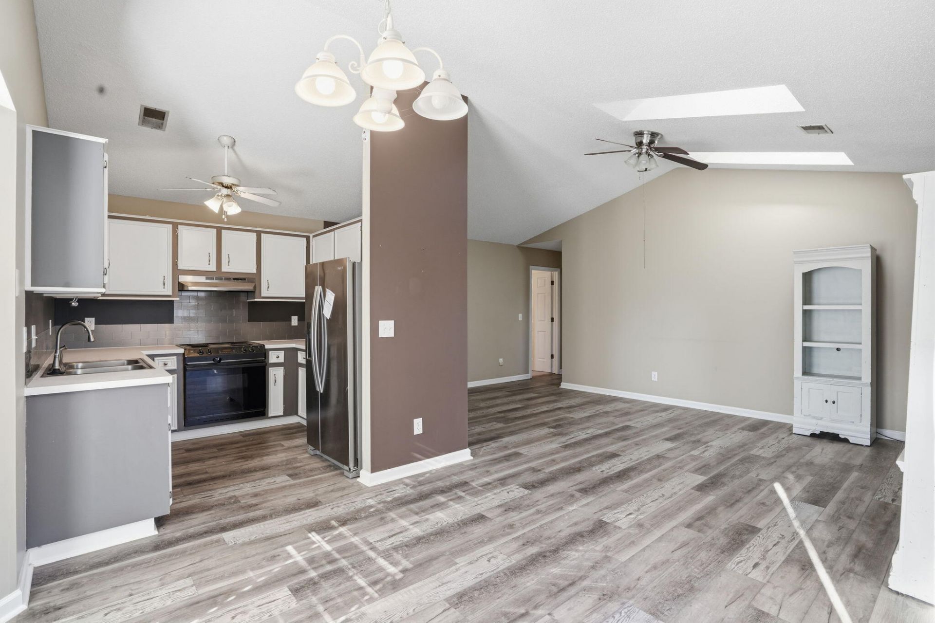 8562 Brookforest Drive Photo 11