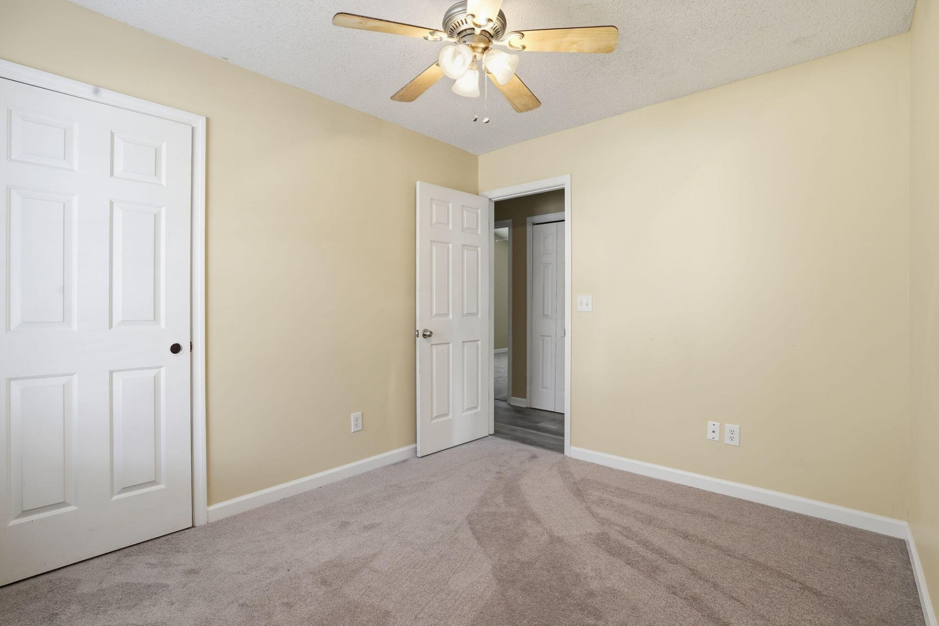 8562 Brookforest Drive Photo 18