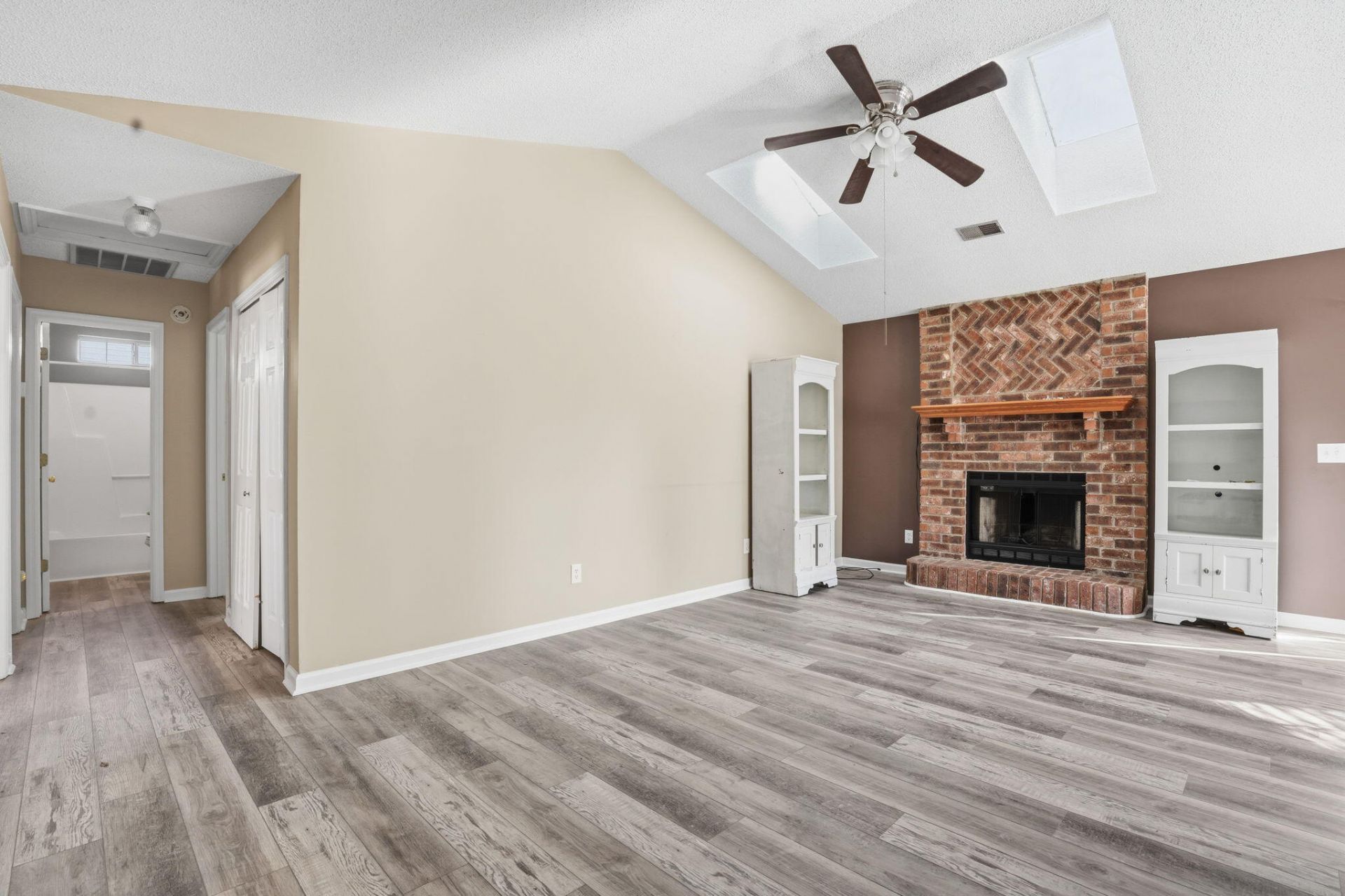 8562 Brookforest Drive Photo 4