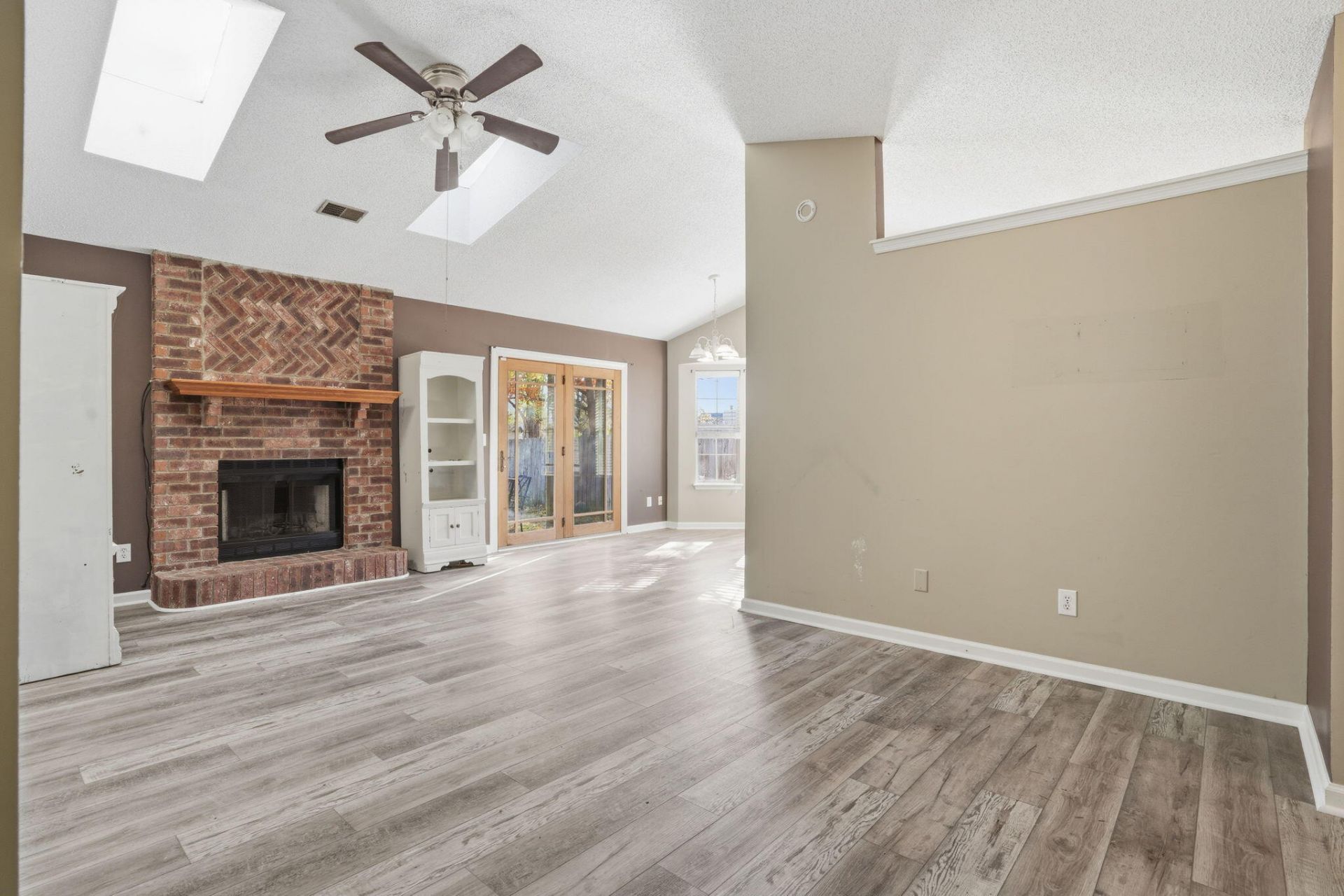 8562 Brookforest Drive Photo 5