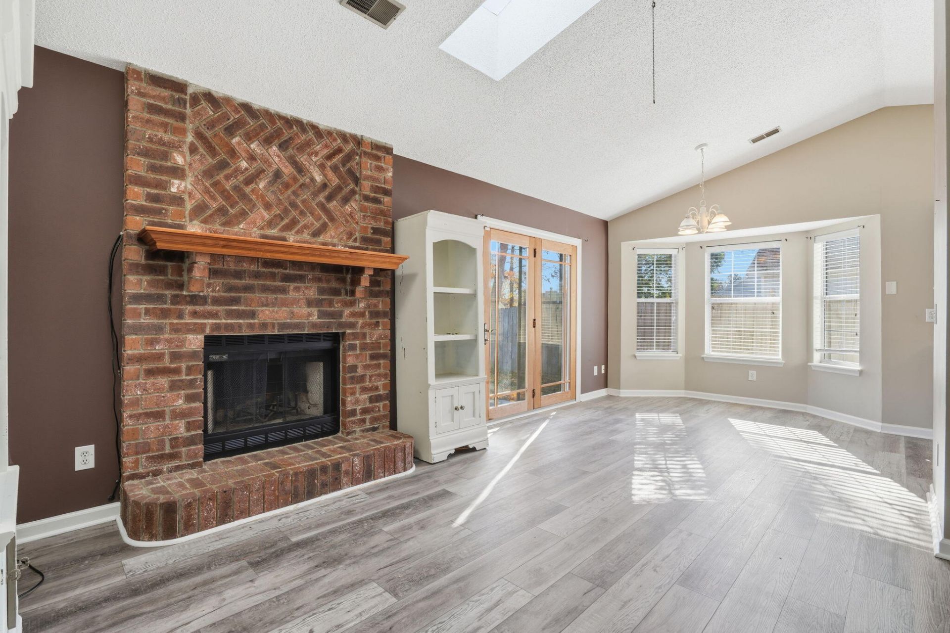 8562 Brookforest Drive Photo 6