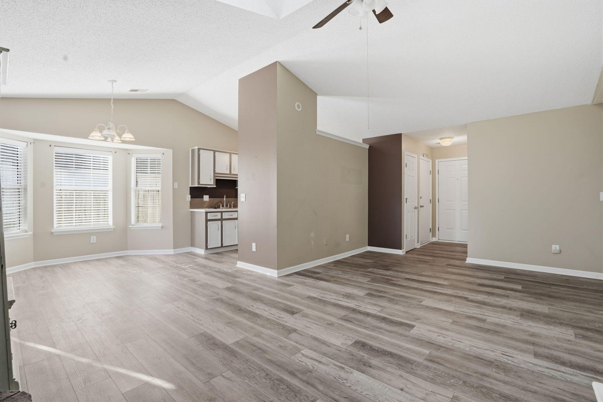 8562 Brookforest Drive Photo 8