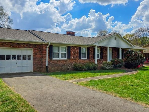 2460 Sedalia Drive , Clemmons, NC 27012