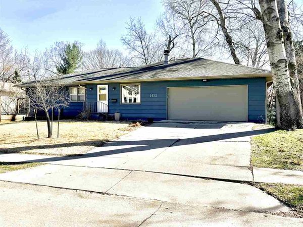 1432 Buresh Ave, Iowa City, IA 52245