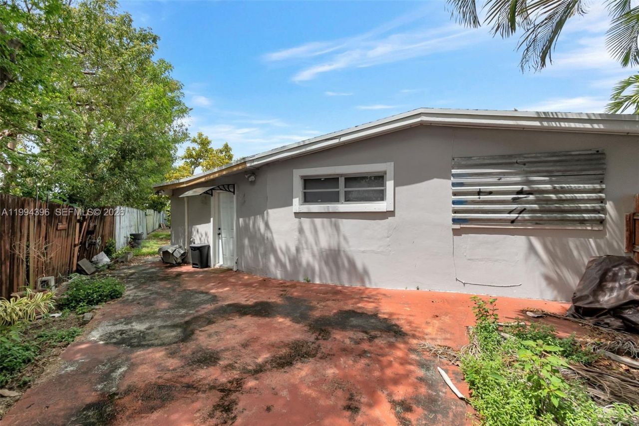 300 Northwest Blvd , Miami, FL 33126 Photo