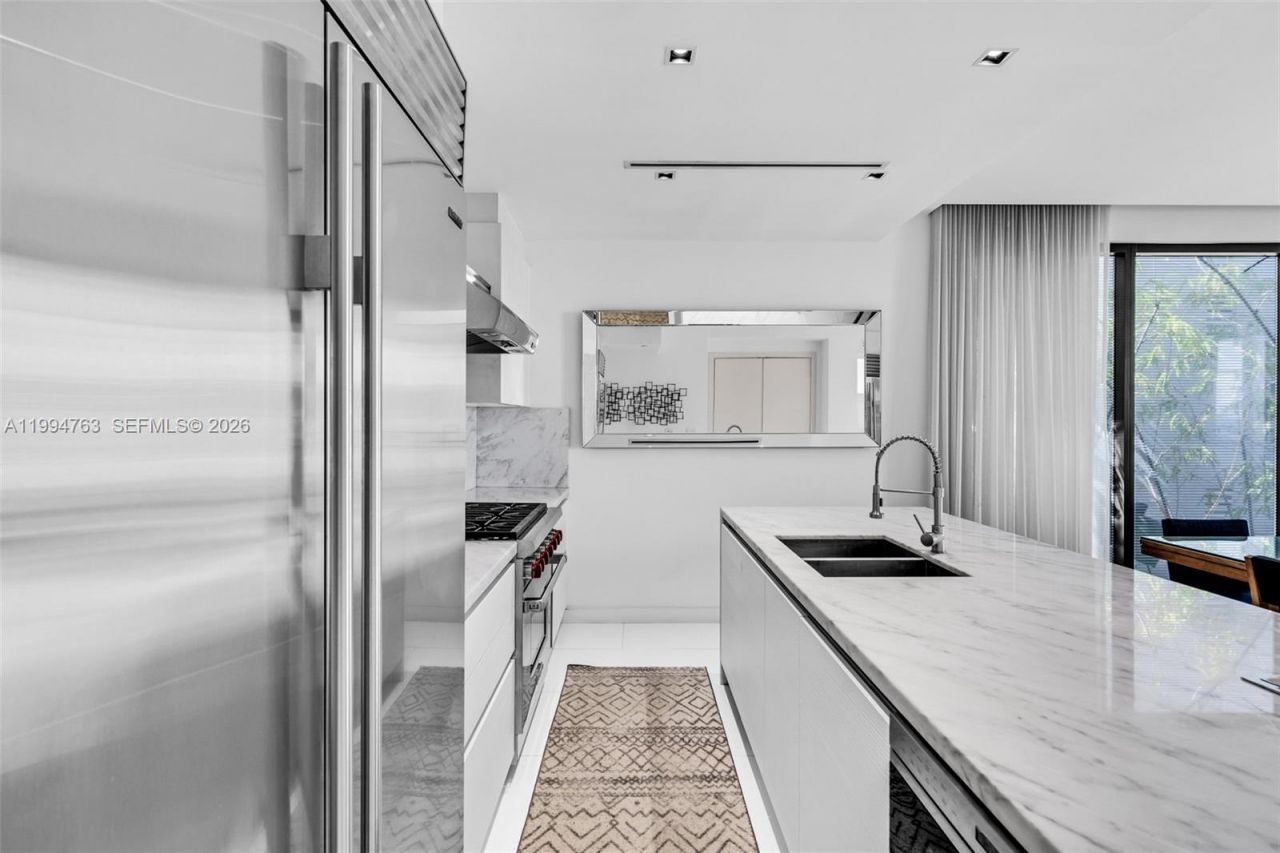 350 Meridian Ave , Unit 202, Miami Beach, FL 33139 Photo