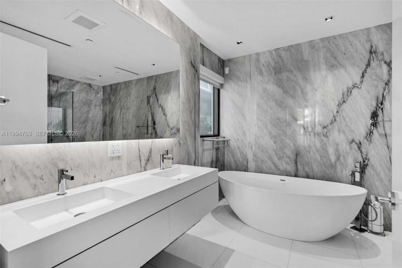 350 Meridian Ave , Unit 202, Miami Beach, FL 33139 Photo