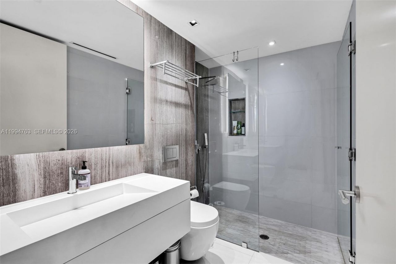 350 Meridian Ave , Unit 202, Miami Beach, FL 33139 Photo