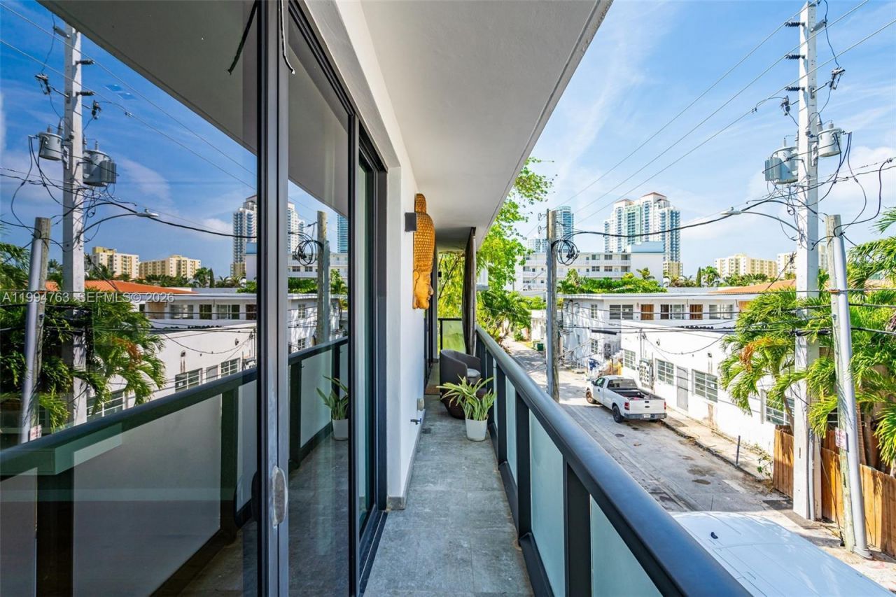 350 Meridian Ave , Unit 202, Miami Beach, FL 33139 Photo