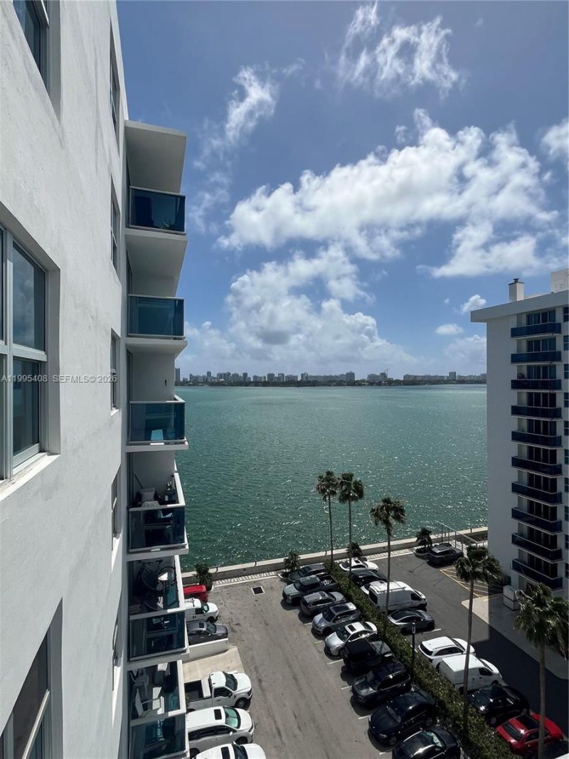 7501 E Treasure Dr, Unit 8A, North Bay Village, FL 33141 Photo