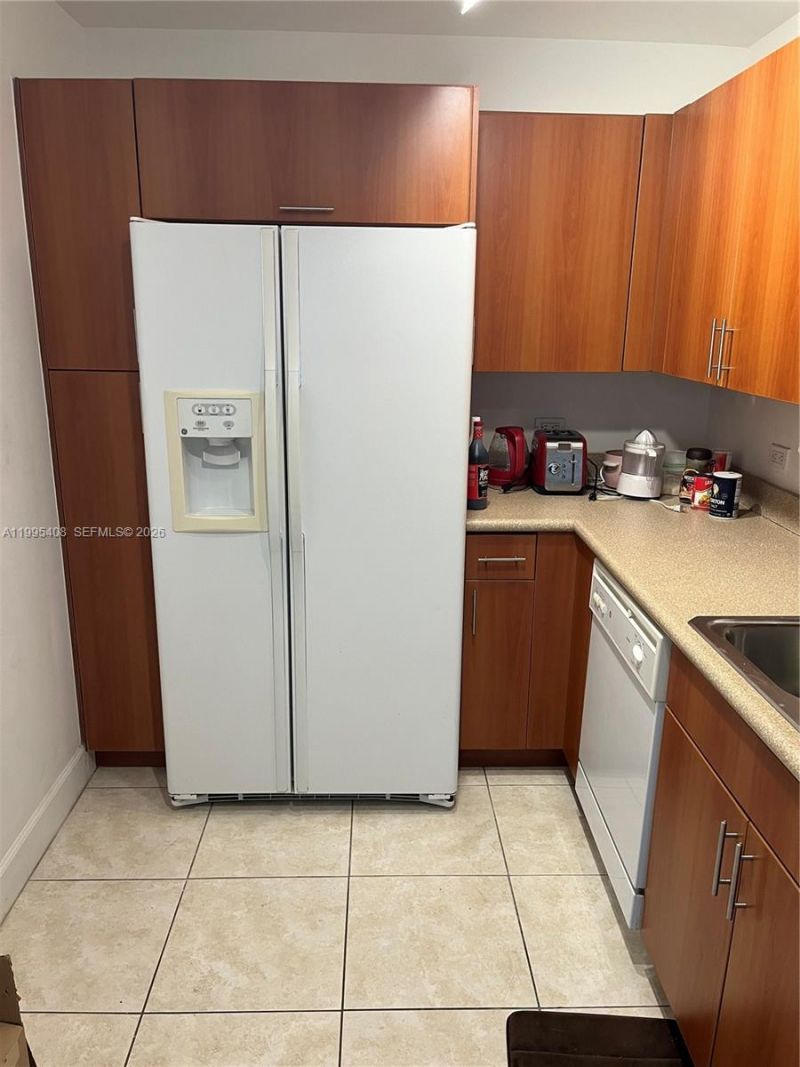 7501 E Treasure Dr, Unit 8A, North Bay Village, FL 33141 Photo