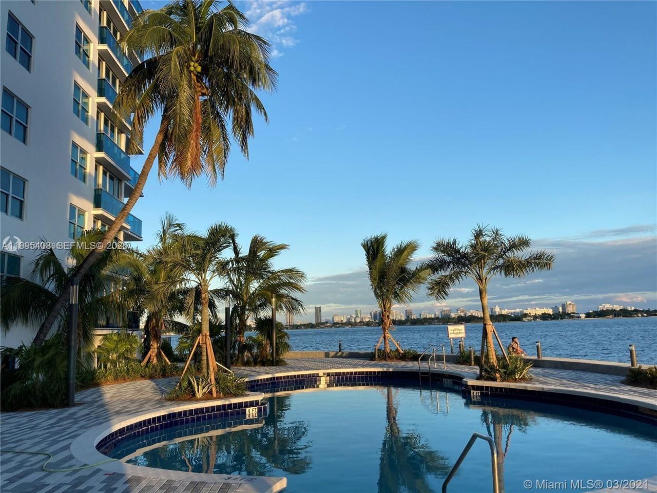 7501 E Treasure Dr , Unit 8A, North Bay Village, FL 33141 Photo