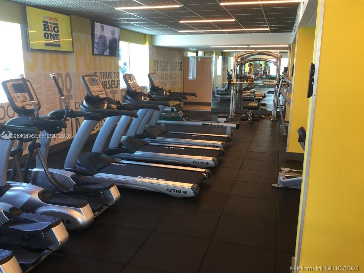 7501 E Treasure Dr, Unit 8A, North Bay Village, FL 33141 Photo