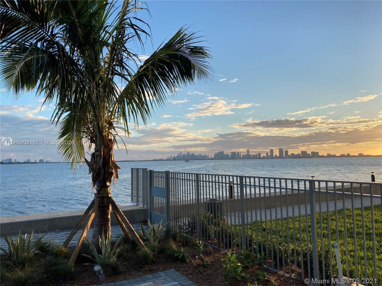 7501 E Treasure Dr , Unit 8A, North Bay Village, FL 33141 Photo