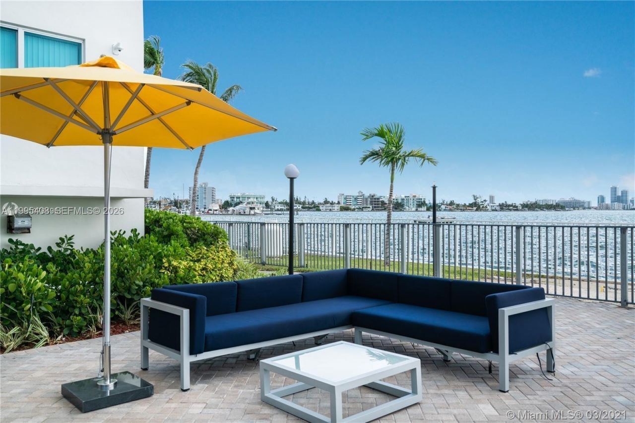 7501 E Treasure Dr, Unit 8A, North Bay Village, FL 33141 Photo
