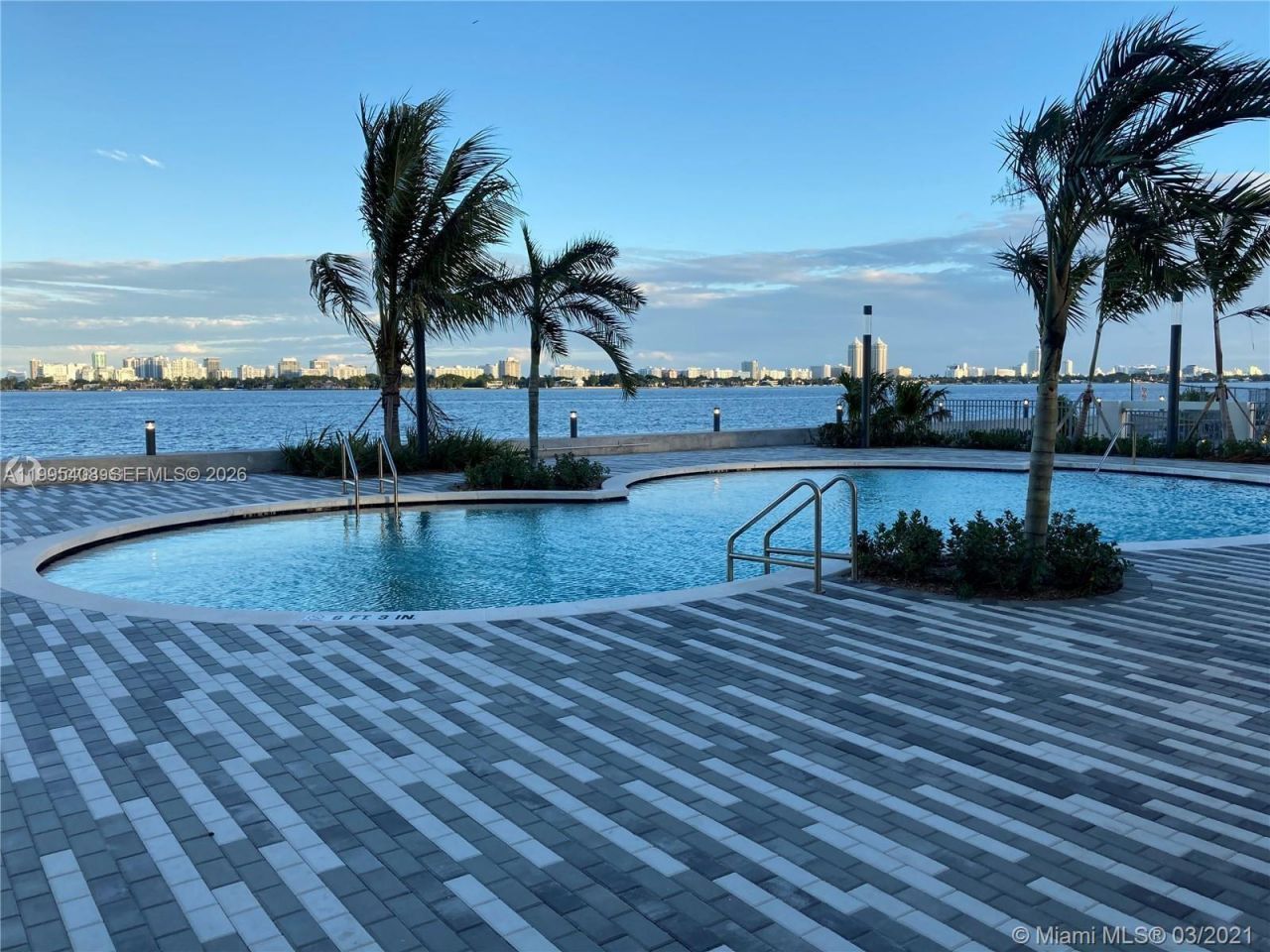 7501 E Treasure Dr, Unit 8A, North Bay Village, FL 33141 Photo