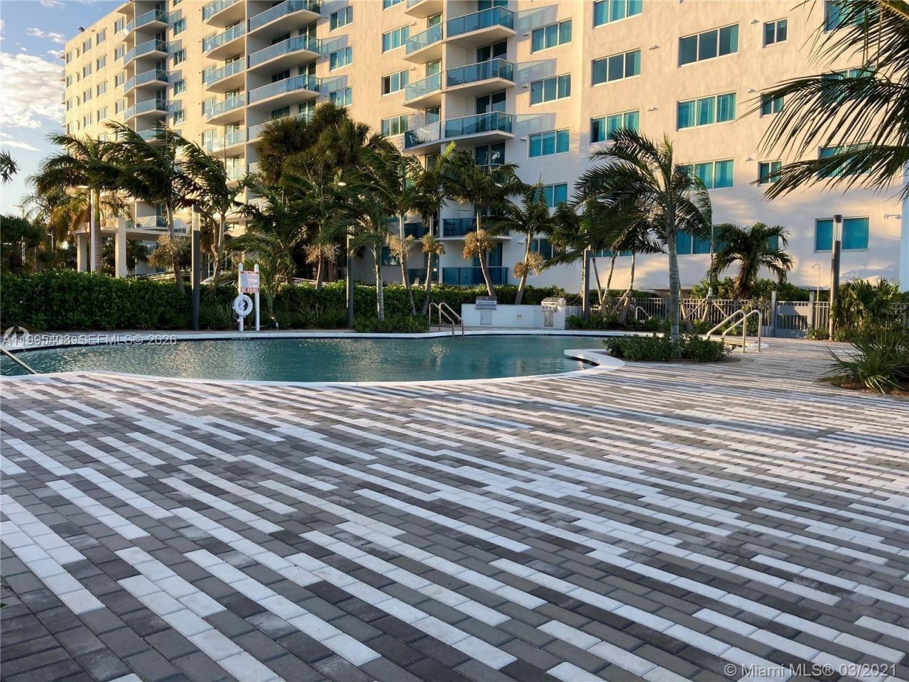 7501 E Treasure Dr, Unit 8A, North Bay Village, FL 33141 Photo