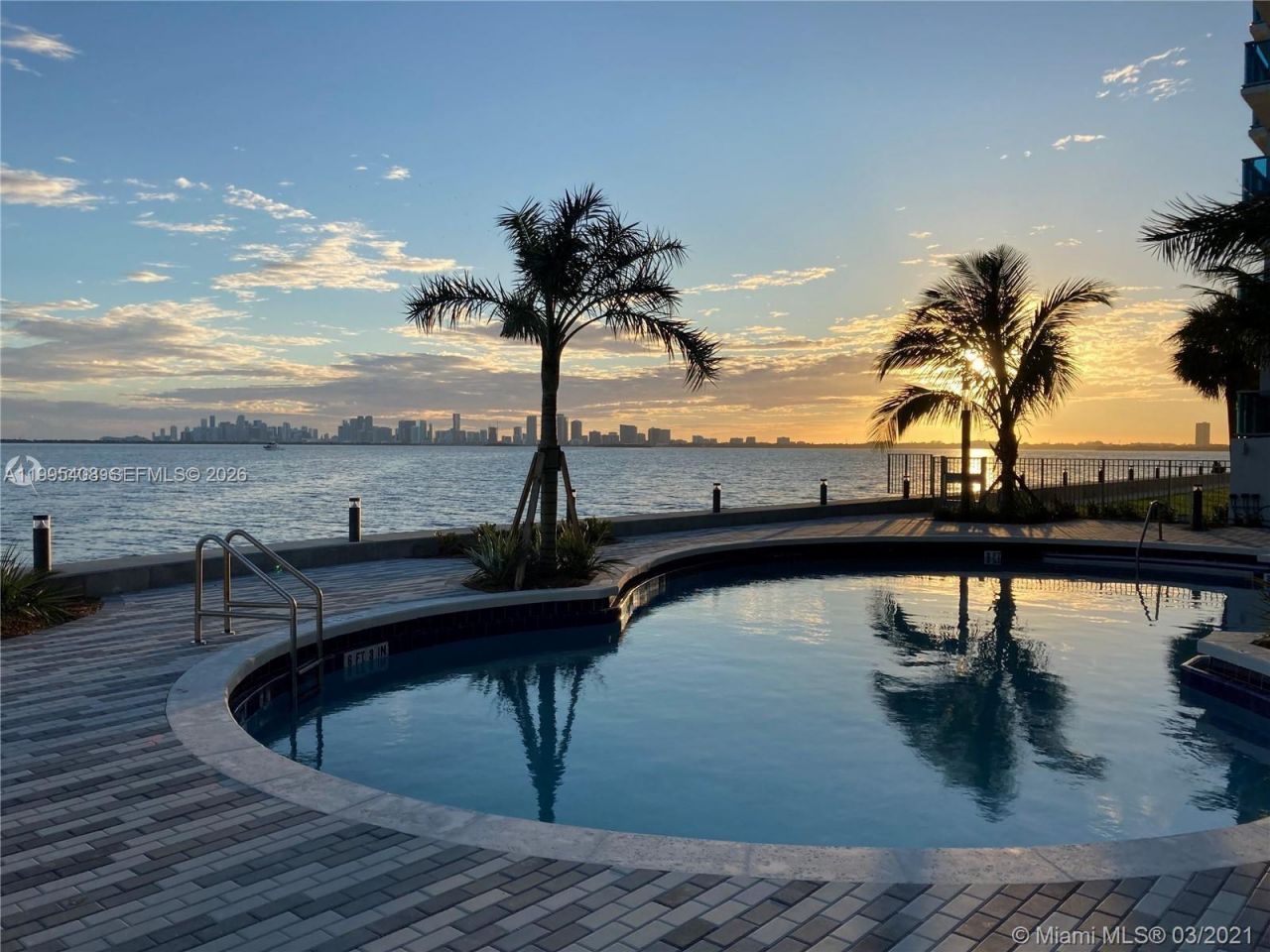 7501 E Treasure Dr, Unit 8A, North Bay Village, FL 33141 Photo