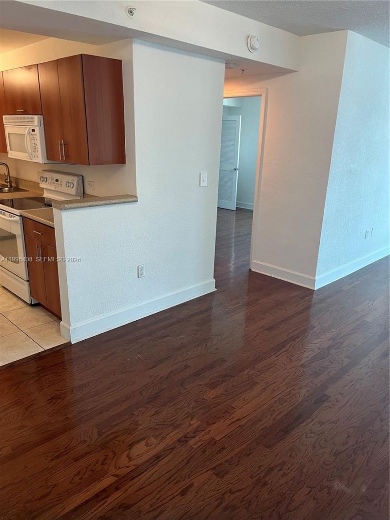 7501 E Treasure Dr, Unit 8A, North Bay Village, FL 33141 Photo