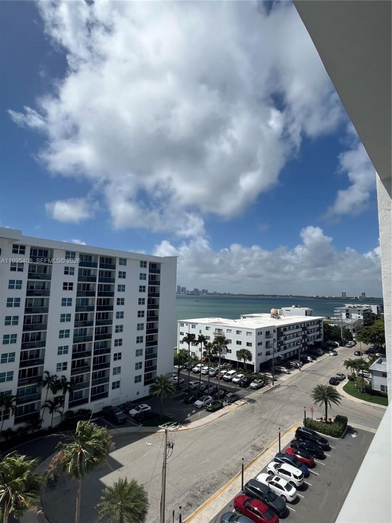 7501 E Treasure Dr , Unit 8A, North Bay Village, FL 33141 Photo