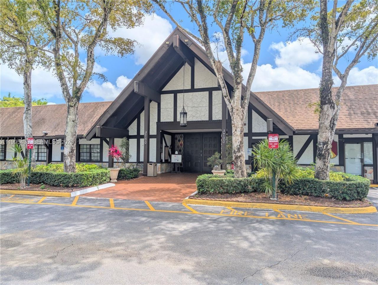 3720 Inverrary Dr, Unit 1J, Lauderhill, FL 33319 Photo