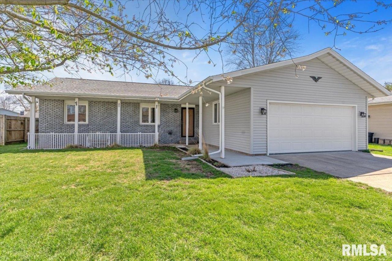 832 Magnolia Drive, Chatham, IL 62629 Main Photo