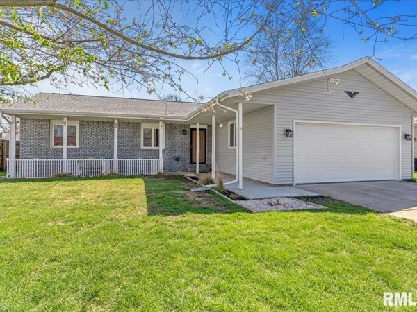 832 MAGNOLIA Drive, Chatham, IL 62629