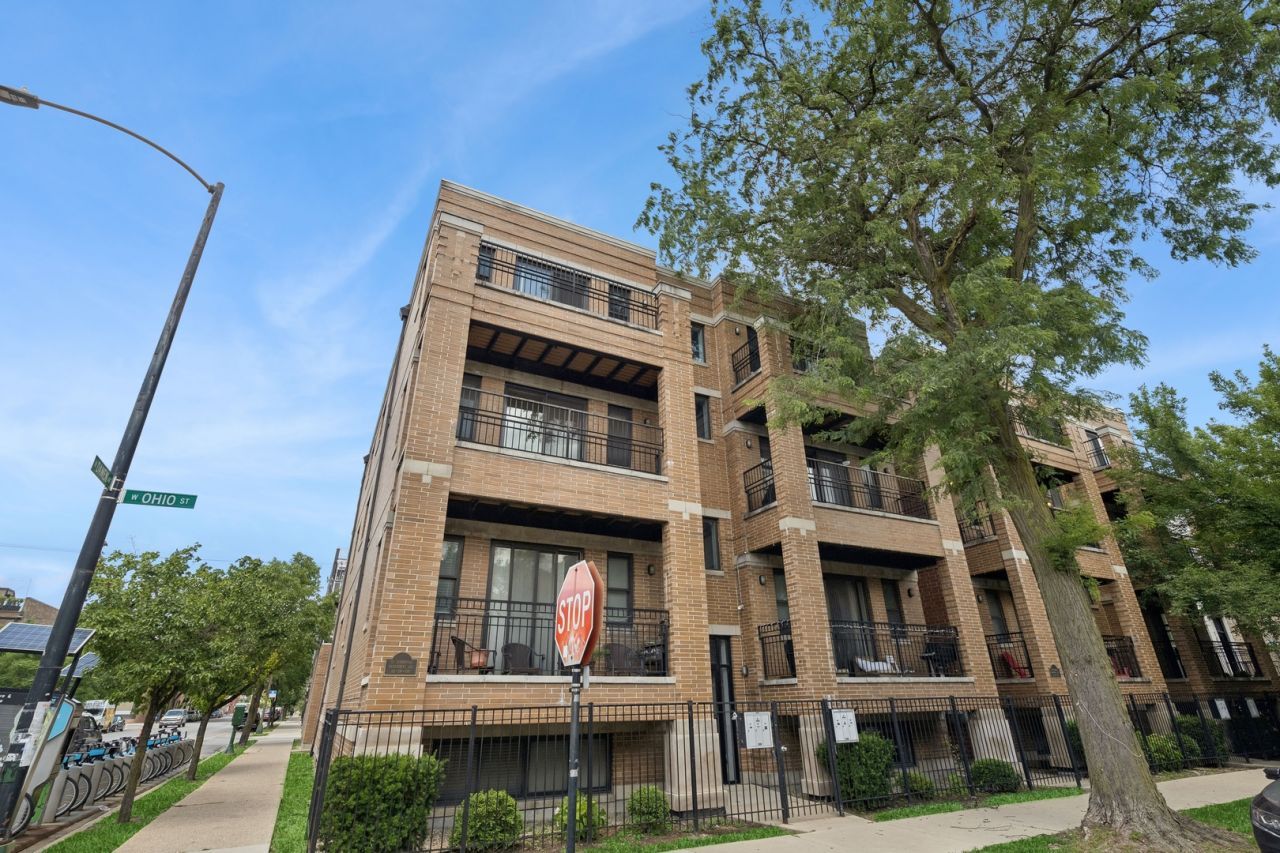1952 W Ohio Street, Unit 3W, Chicago, IL 60622 Main Photo