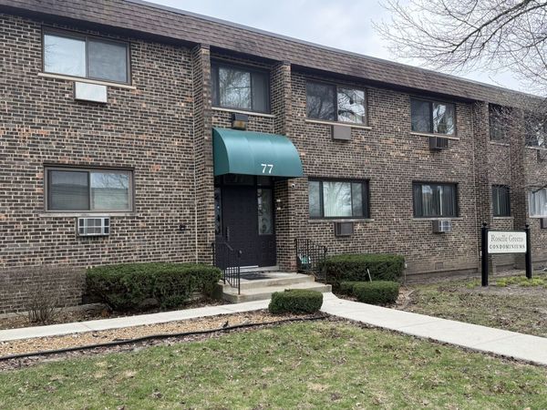77 W Central Avenue , Unit 108, Roselle, IL 60172