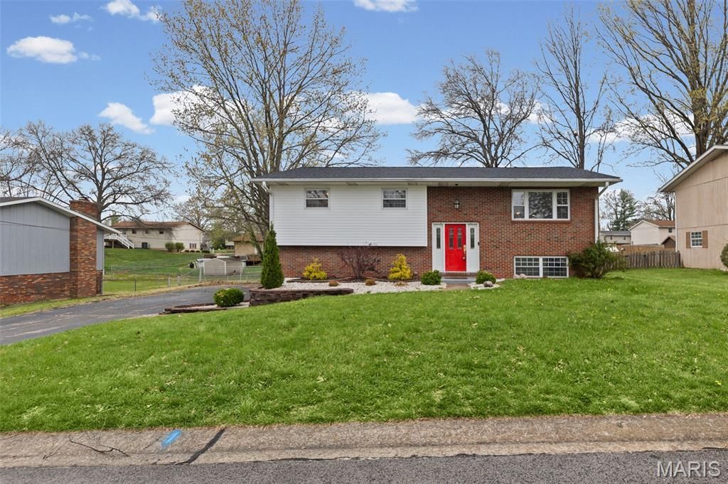 409 Bunker Hill Drive, Collinsville, IL 62234 Main Photo