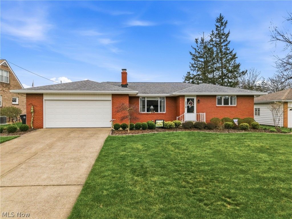 2076 Glenn Drive Ne, Warren, OH 44483 Main Photo