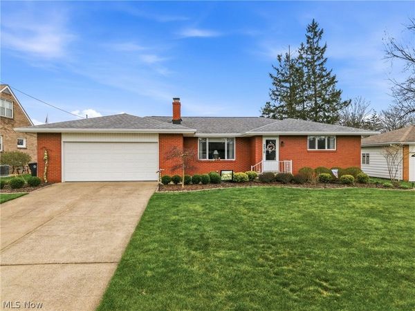 2076 Glenn Drive NE, Warren, OH 44483