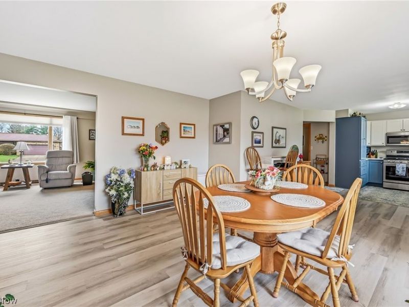 2076 Glenn Drive NE, Warren, OH 44483 Photo 10