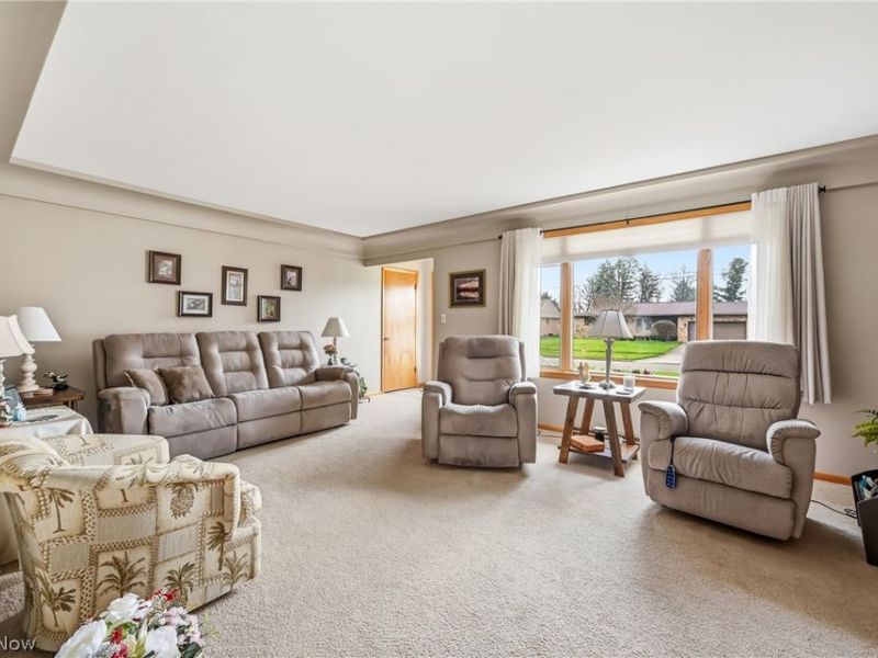 2076 Glenn Drive NE, Warren, OH 44483 Photo 12