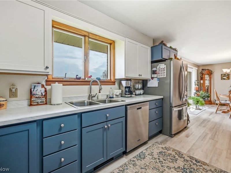 2076 Glenn Drive NE, Warren, OH 44483 Photo 2