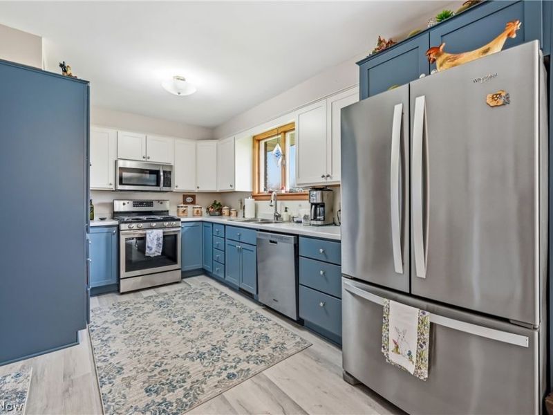 2076 Glenn Drive NE, Warren, OH 44483 Photo 3