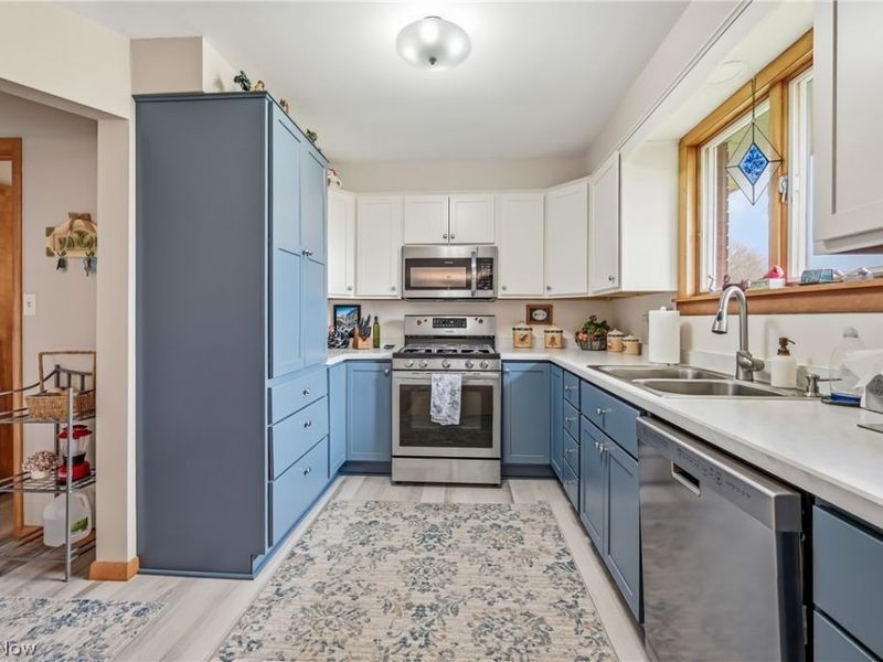 2076 Glenn Drive NE, Warren, OH 44483 Photo 4