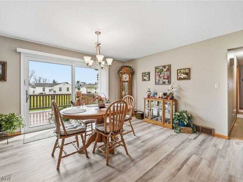 2076 Glenn Drive NE, Warren, OH 44483 Photo 7