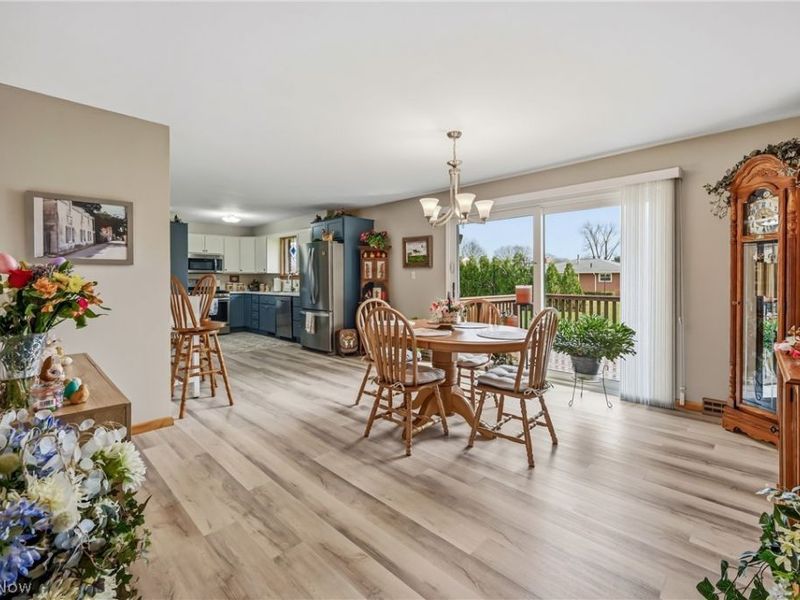 2076 Glenn Drive NE, Warren, OH 44483 Photo 9