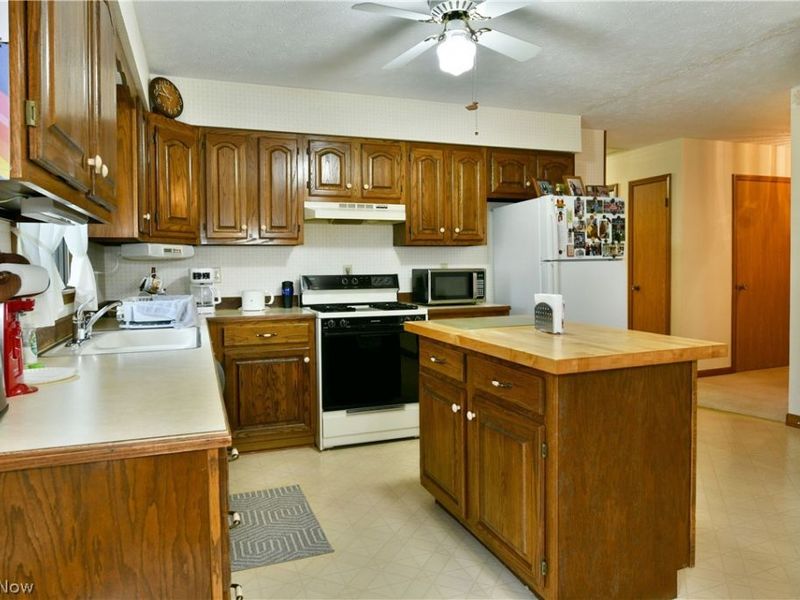 284 Wae Trail, Cortland, OH 44410 Photo 14