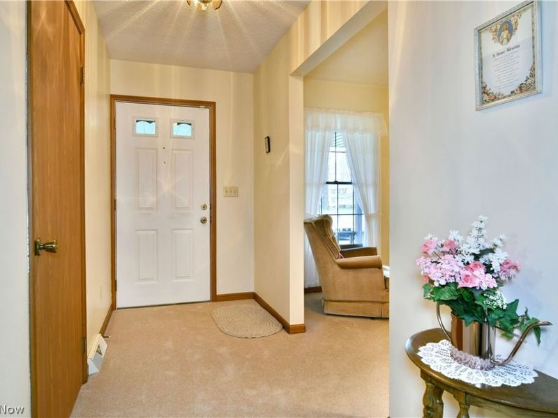 284 Wae Trail, Cortland, OH 44410 Photo 5