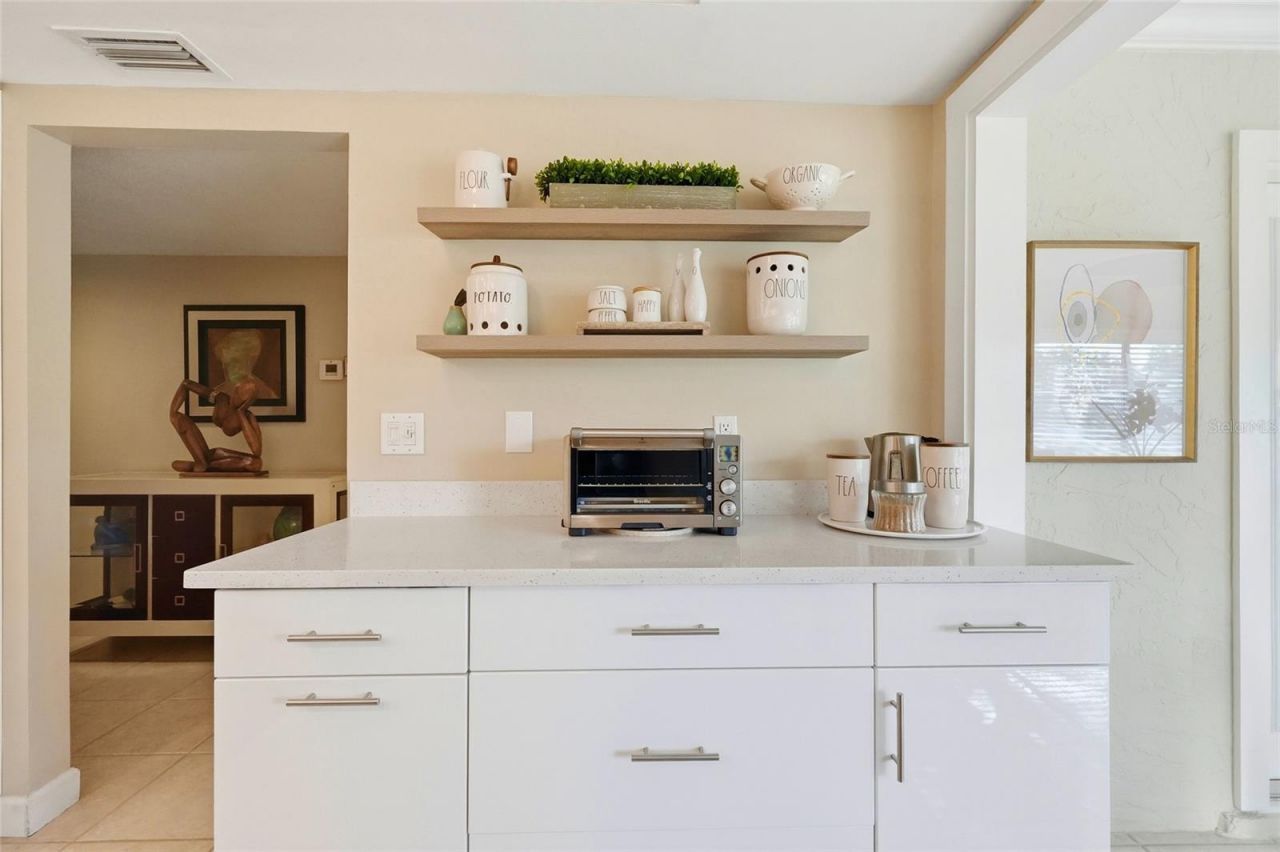 3985 Overlook Bend , Unit 16, Sarasota, FL 34232 Photo