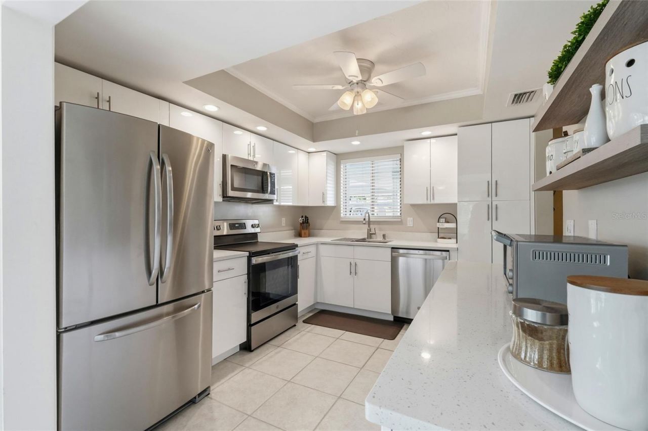 3985 Overlook Bend , Unit 16, Sarasota, FL 34232 Photo